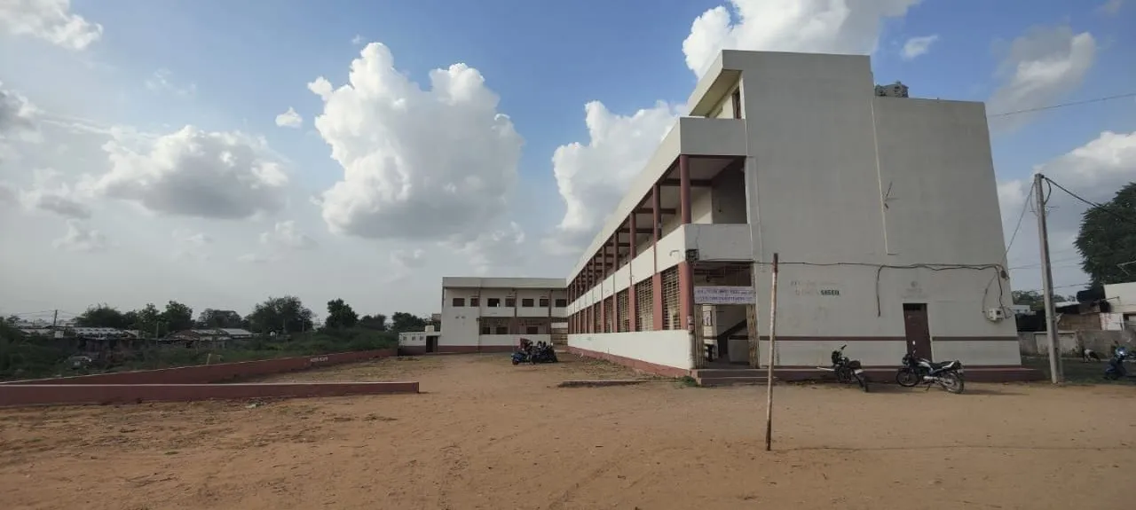 Sarvajanik Commerce College campus background